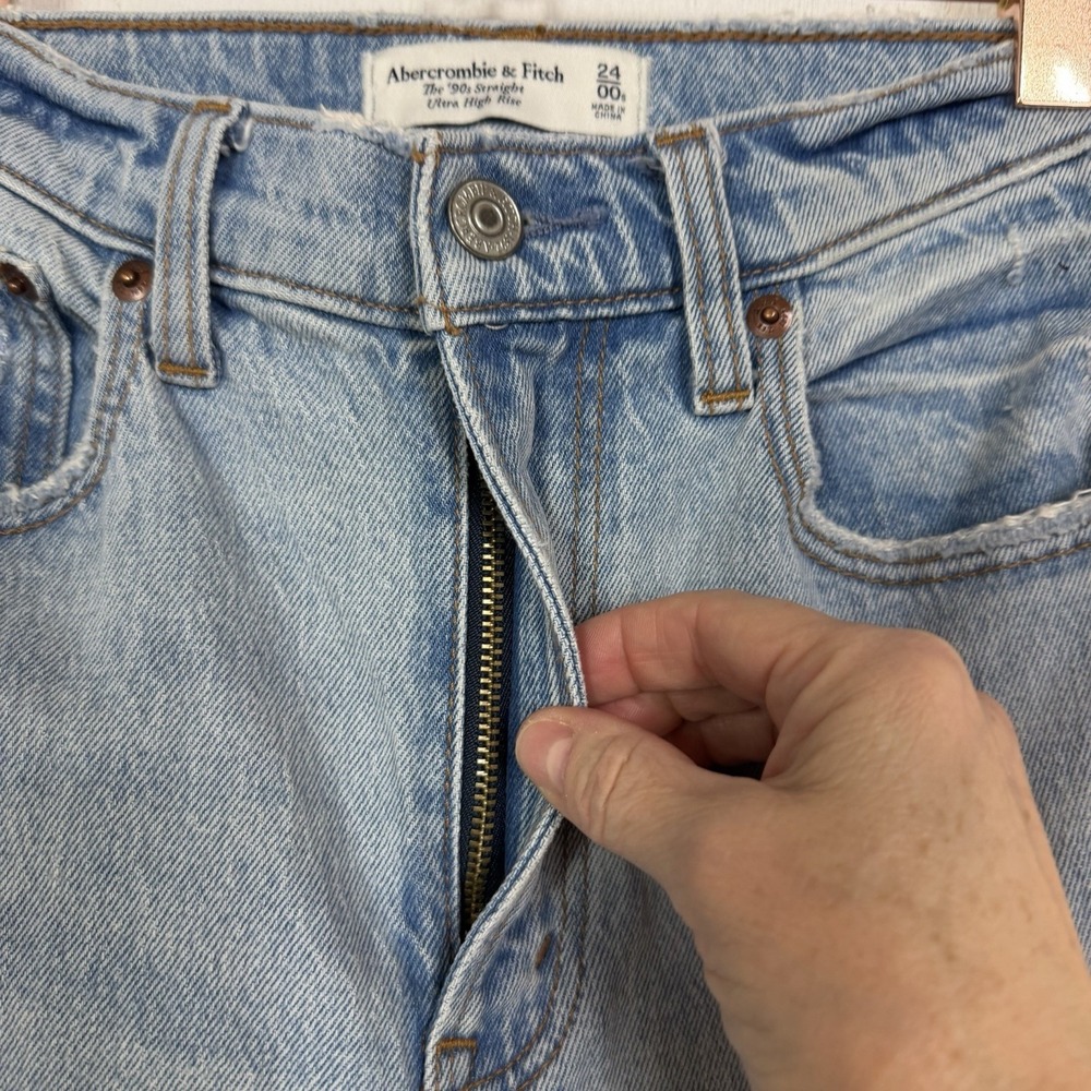 Abercrombie Fitch 90s Straight Ultra High Rise Women's Jeans Split Hem 24/00s - Picture 3 of 16